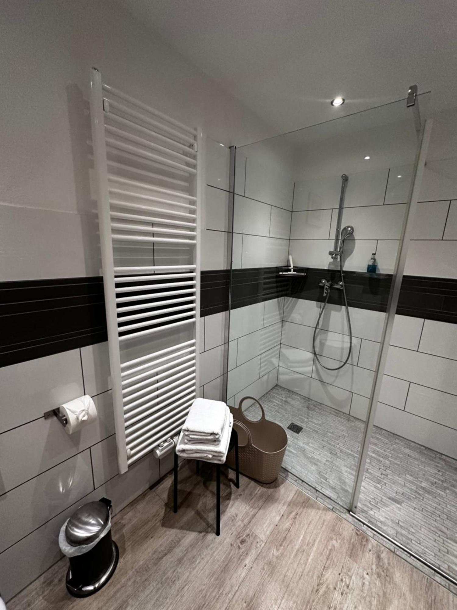 Ferienwohnung Schlossblick - 4 Sterne Sauna Pool Whirlpool Exklusiv Braunfels Eksteriør billede