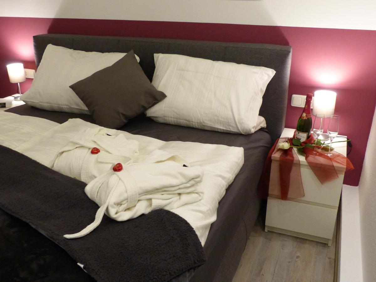 Ferienwohnung Schlossblick - 4 Sterne Sauna Pool Whirlpool Exklusiv Braunfels Eksteriør billede